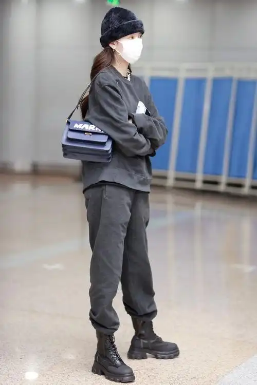 金晨不愧学舞出身,穿运动装好身材藏不住,难怪张继科都喊:晨晨