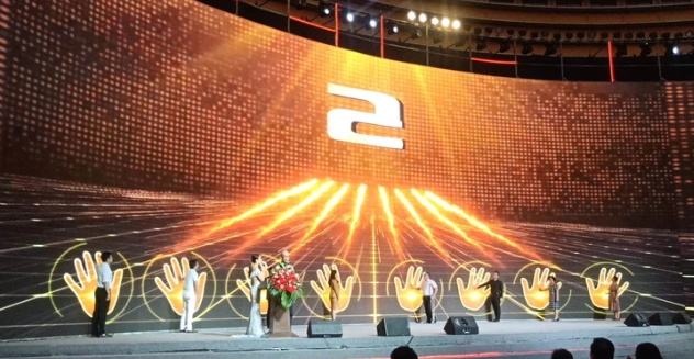 图为现场屏幕倒计时,凰庄家政公司五周年庆典正式启动