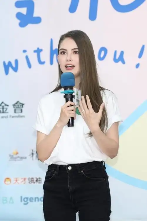 昆凌现身公益发布会被媒体围追堵截追问陈建州大牙事件真相