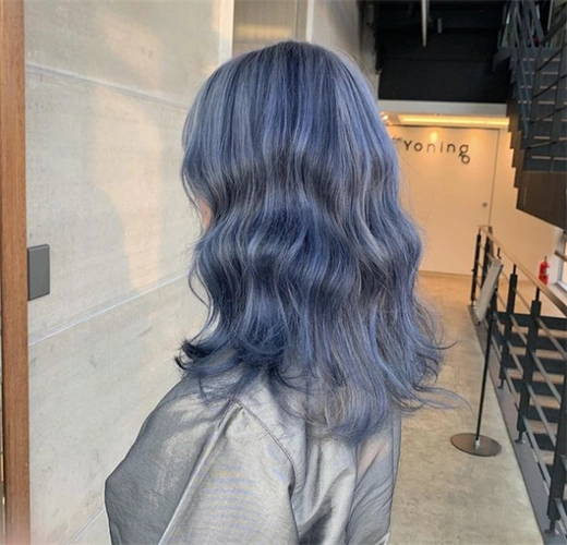 2022蓝色系染发推荐 蓝黑色隐藏版v脸神器_2023年流行发型 - 美发站
