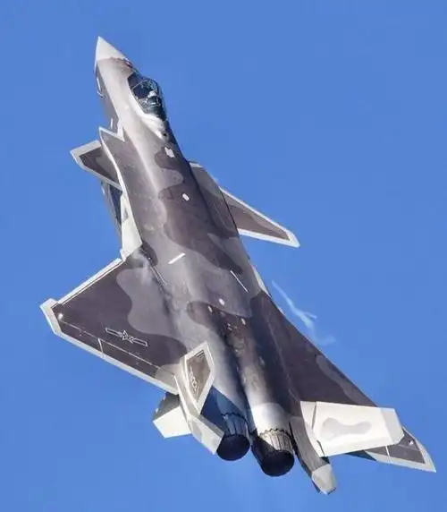 歼20飞机首飞13周年 中国航空工业砥砺勇超越 凌云再奋飞_腾讯新闻