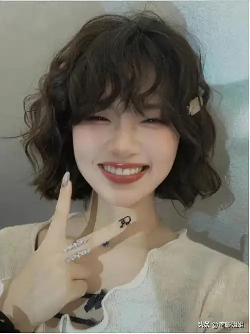 比长发洋气,比短发显脸小,真美|发型|卷发|发尾|刘海_网易订阅