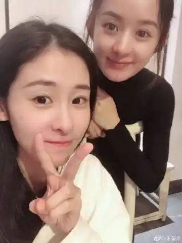 华晨宇张碧晨在22号一起官宣两人女儿的存在,张碧晨在华晨宇不知情的