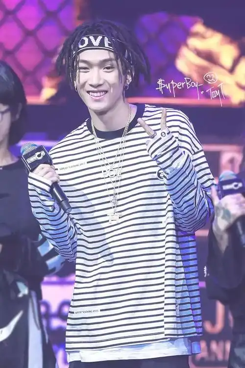 你的男孩tt把脏辫拆了,这样造型上有嘻哈,吸粉数可以超越pg1了