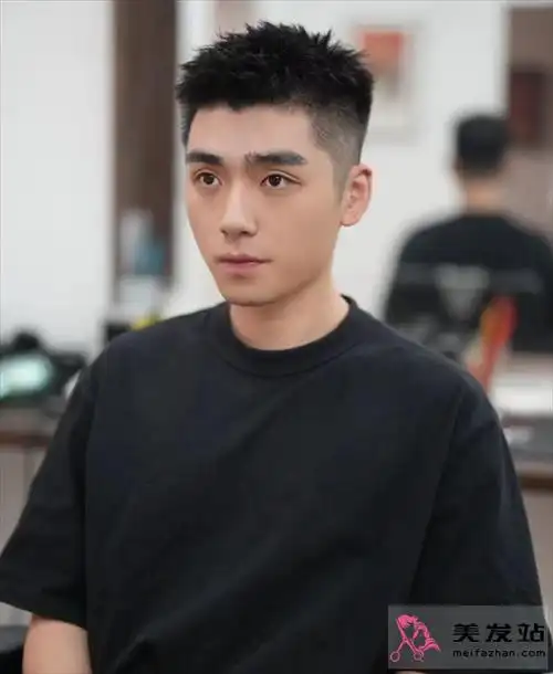 帅气清爽前刺发型 男生经典短发设计_时尚男发 - 美发站