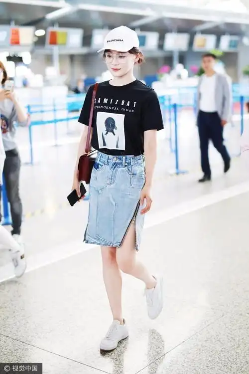 炎炎夏日 哪位女星机场秀美腿最是你的菜?
