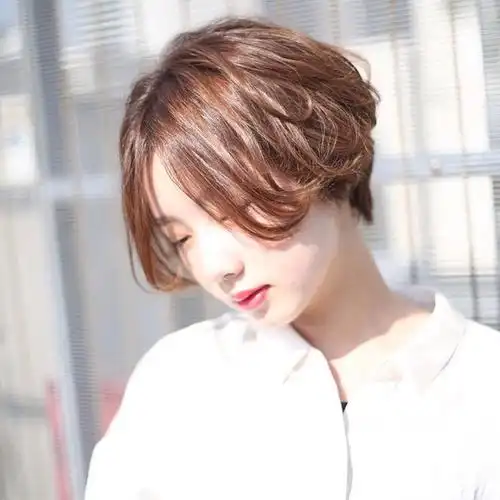 九款圆脸女生适合的短发,可爱小颜