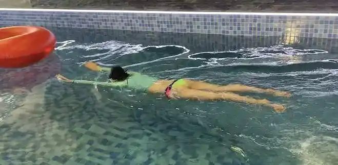 唐艺昕首晒孕照穿泳衣蜜蜂臀太惹眼,哪像准妈妈!