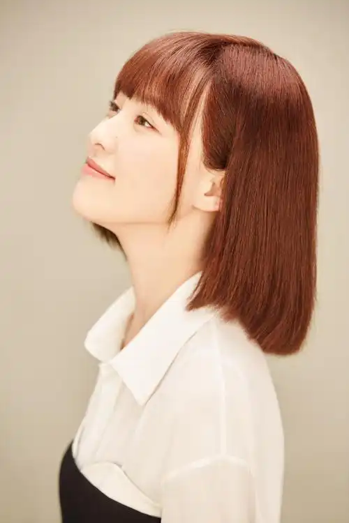 > 唐嫣清纯甜美短发写真图片(4/9)