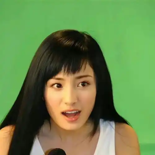 杨幂中学旧照被同学曝光23年前就是小方脸整没整容一目了然