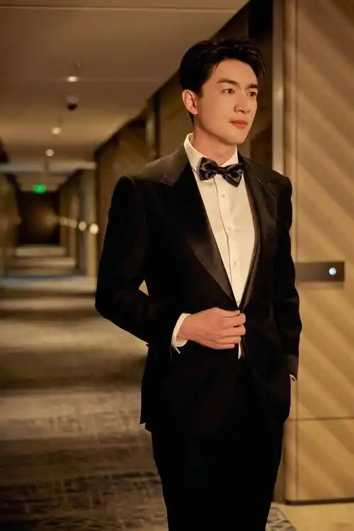 明星林更新写真集:剑眉星眸,仪表堂堂