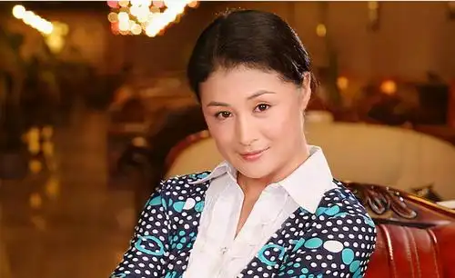 原创被赵本山捧红谢大脚以土味形象示人年轻时却比陈红还漂亮