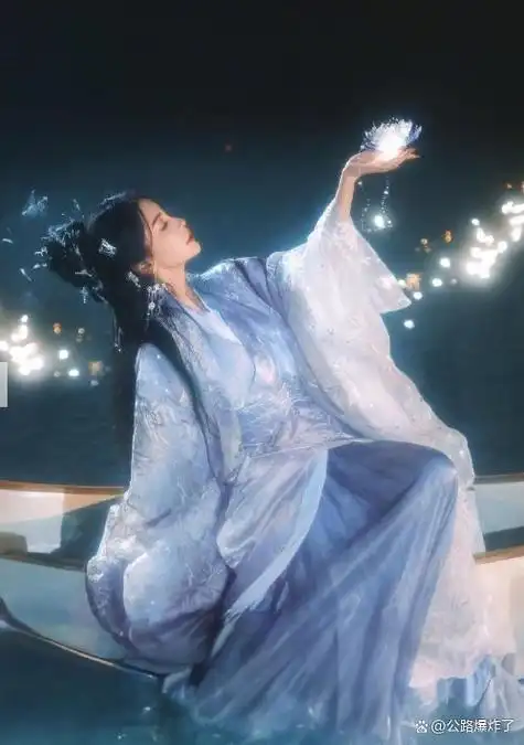 这组神秘的古装照片再次证明了angelababy在时尚与演艺界的双重魅力.