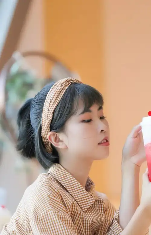 美少女的拍照新玩法,你还敢说自己会喝奶茶吗!_ps_姿势_镜头