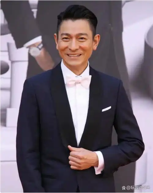 科技脸和自然脸区别多大看完这6位老牌男神的近照你就知道了