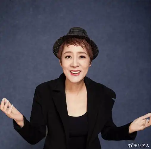 李萍冲击金爵奖影后!她的两任丈夫都是演员,丧偶后担心女儿婚恋