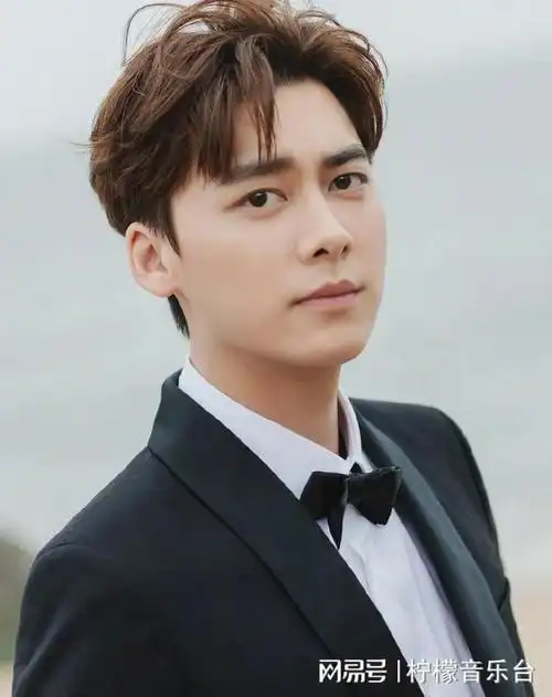 出生于北京海淀,毕业于韩国首尔综合艺术大学,中国内地男演员,歌手