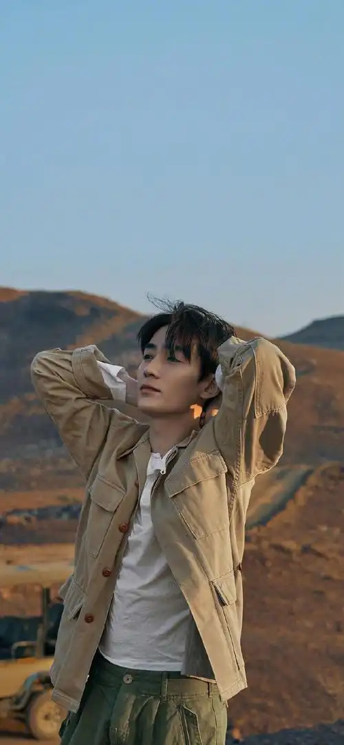 分享一波手机锁屏壁纸[爱你]男神朱一龙~太帅啦@朱一龙