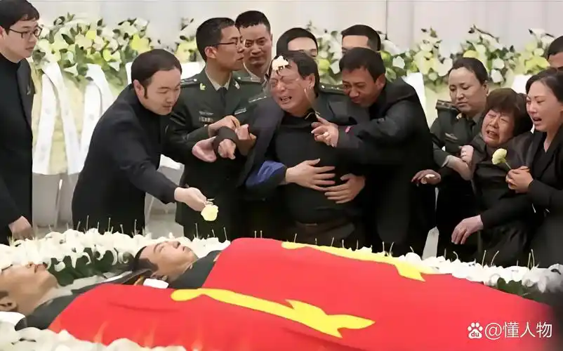 这是2015年,消防战士王胜鹏,王胜民两兄弟葬礼的真实影像