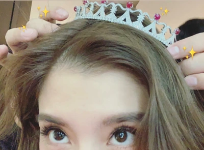 吴千语越发接地气顽皮搞怪表情高冷外表下格外可爱