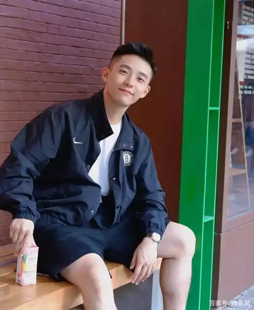 组图:身高175,体重65的小哥哥看过来,男生这样穿不信你不帅!