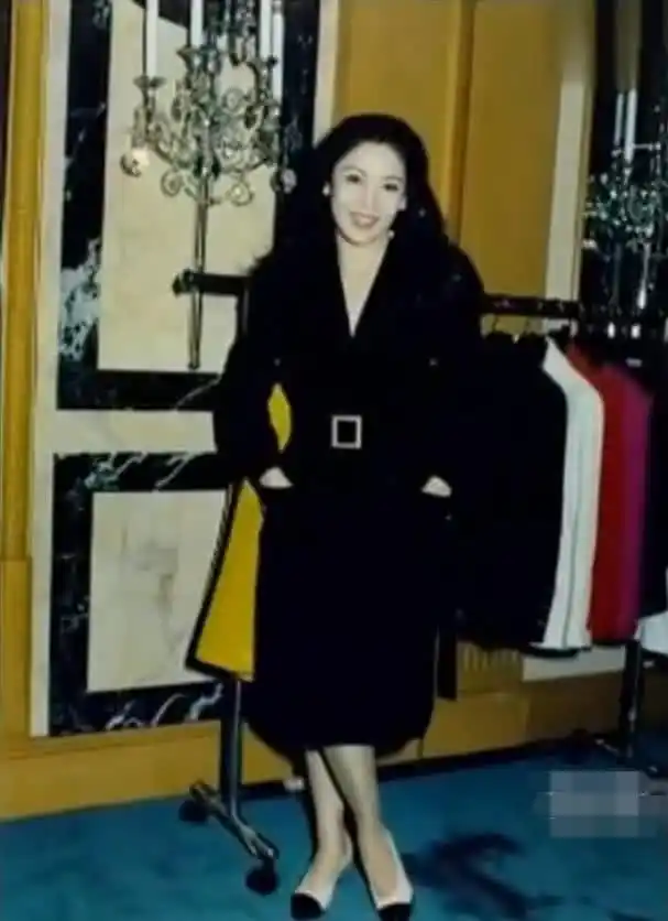 被陈岚年轻时的照片惊艳到了!网友:和现在简直是判若两人