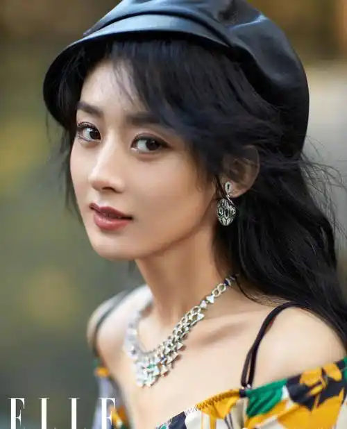 赵丽颖最新杂志大片来了!这一次,她自己来承包鱼塘_阳光_时尚_感觉