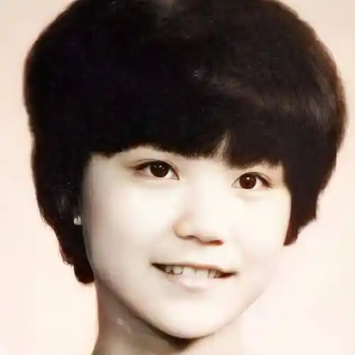 王菲谢霆锋机场照流出,谢霆锋为何伤心塌地的爱王菲这么多年?