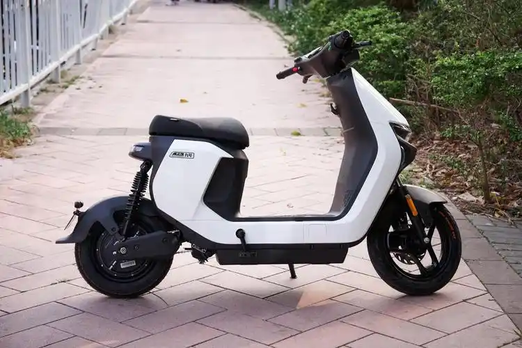 上班族外卖小哥首选九号nzmix电动车体验满足各种出行需求