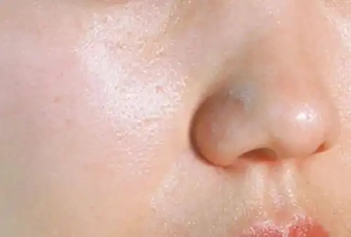 抹上一层,油光少了,皮肤白净气色好_肌肤