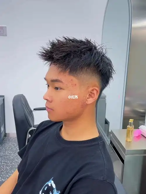 圆脸男士发型前刺头