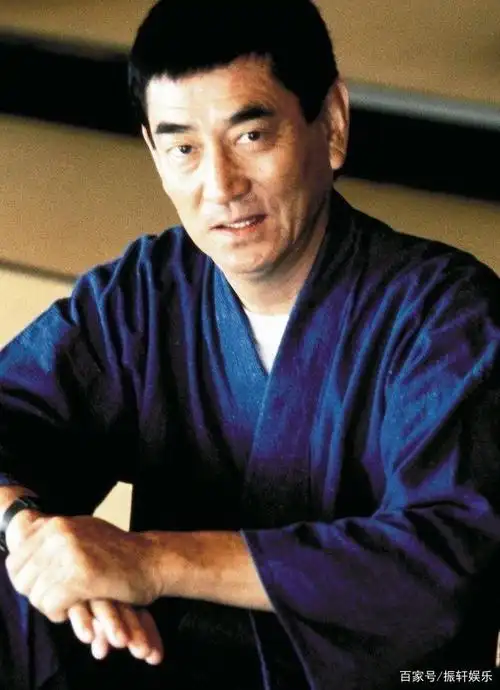 高仓健的影响力有多大?就连大导演张艺谋都是他的头号粉丝.