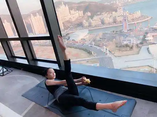 娃娃脸好身材36岁张韶涵歌手再唱梦里花网友满满回忆