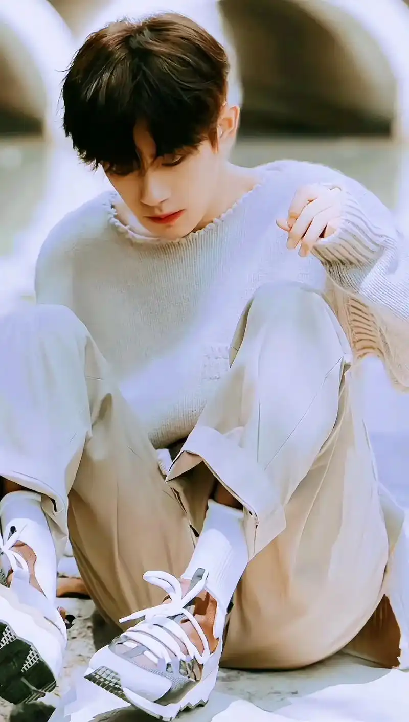 温柔的话要讲给值得的人听～早安 #易烊千玺 #壁纸 #抖音美 - 抖音