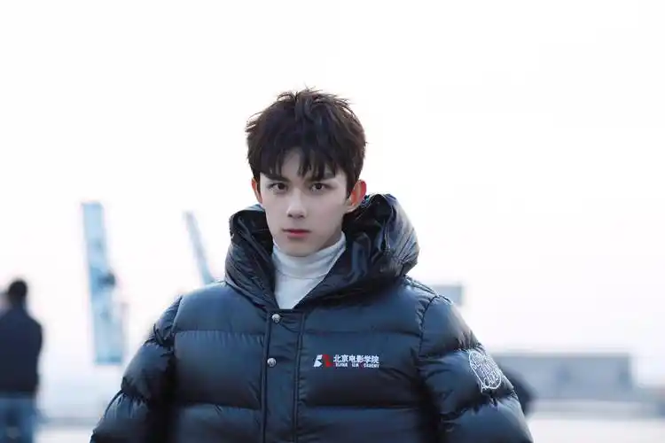 邋里邋遢别硬演初恋角色,10位男明星,站在那就是"人间白月光"