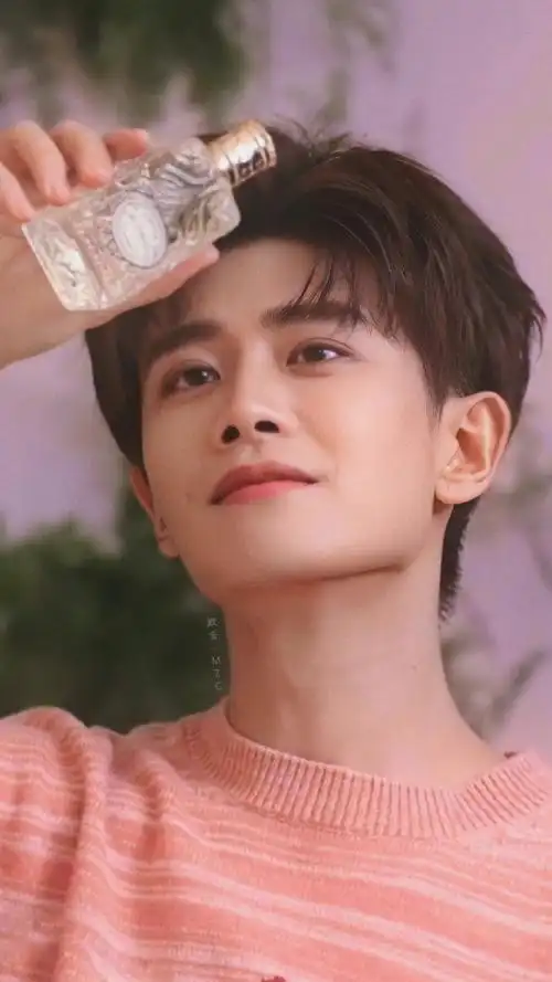 任嘉伦超话截修 x 卡大头版壁纸(横竖96)9p晚安,心上任@任嘉伦allen