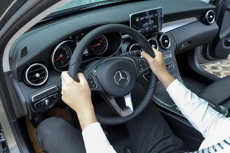 【奔驰c级2018款c 200 l 运动轿车内饰汽车图片-汽车图片大全】-易车