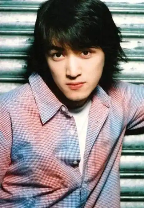 年轻时的胡歌帅气十足,网友:好像一个邻家大哥哥