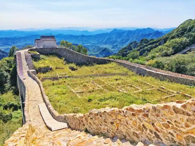 当年箭扣长城西端的九眼楼,如今也正式成为景区对外开放.