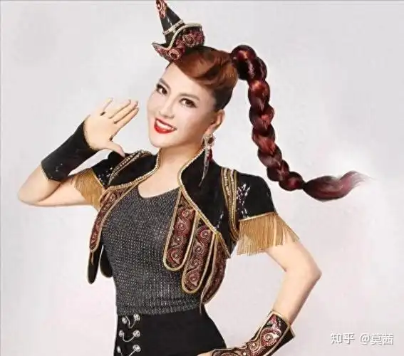 乌兰图雅不仅是一位歌手,她是草原的使者,用音乐连接着每一个心灵.