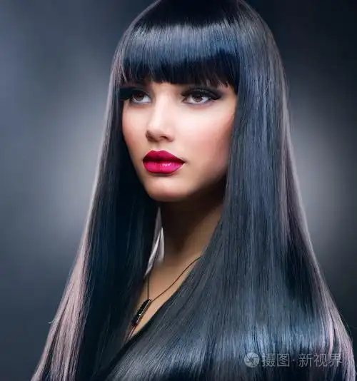 美丽的黑发女孩.长头发健康