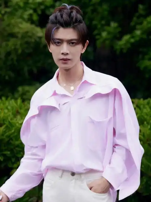 任嘉伦小揪揪绝了