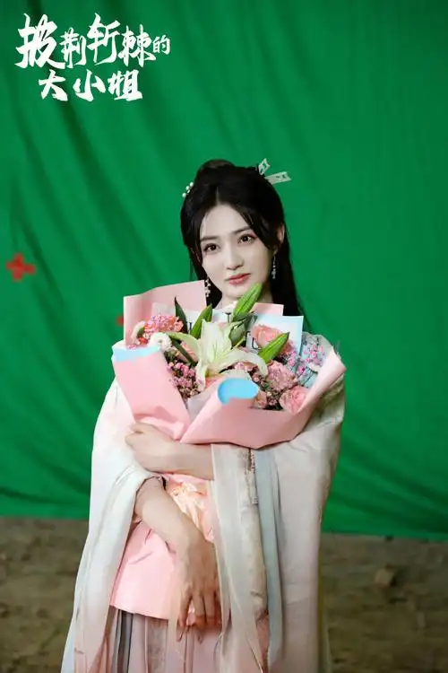 徐璐超话#披荆斩棘的大小姐杀青#沈丹青@徐璐lulu一路披荆斩棘,一直