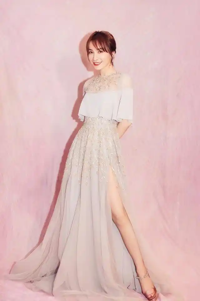 吴昕腿怎么瘦成这样了!双腿又细又直,整个人气质都高级起来了