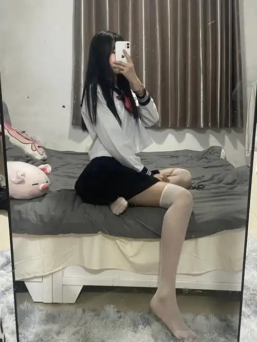 性感美女白丝美腿妩媚撩人写真_人物美女图片_乐美图网