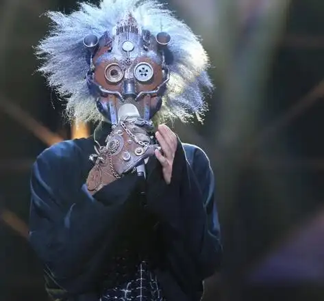 图蒙面歌王中国版第一期华丽刷屏白棱镜成当周歌王荣耀揭面