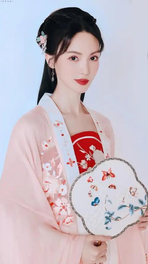 巧目盼兮 美目倩兮 94古装美人#金晨杯中舞渔家傲忆端午