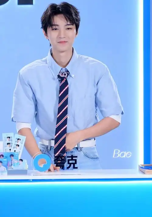 早安咪语##看出来王俊凯很想去海边了#笑容治愈,干净澄澈,满屏都是