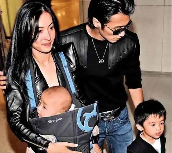 张柏芝离婚后首露面!面容憔悴传遭家暴,前老公谢霆锋现身超开心