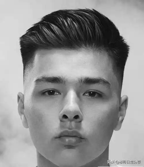 当下男生经典油头undercut发型 深受型男喜爱的清爽阳刚气息